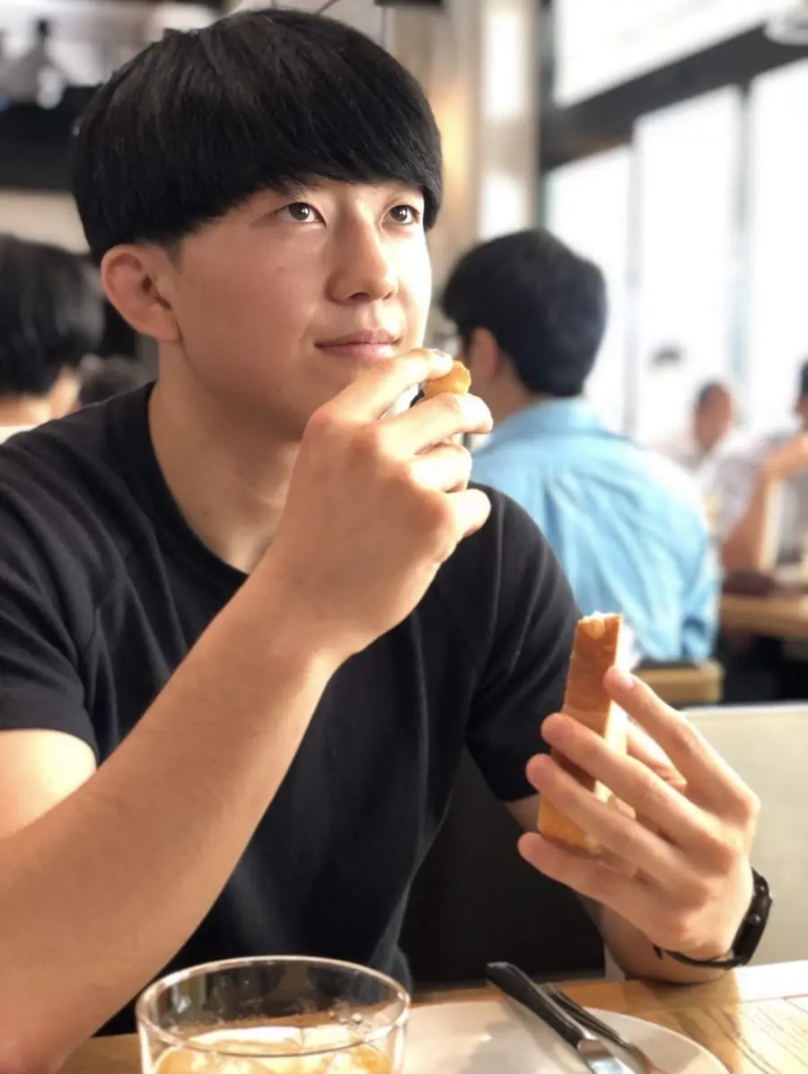 真顔の証明写真風